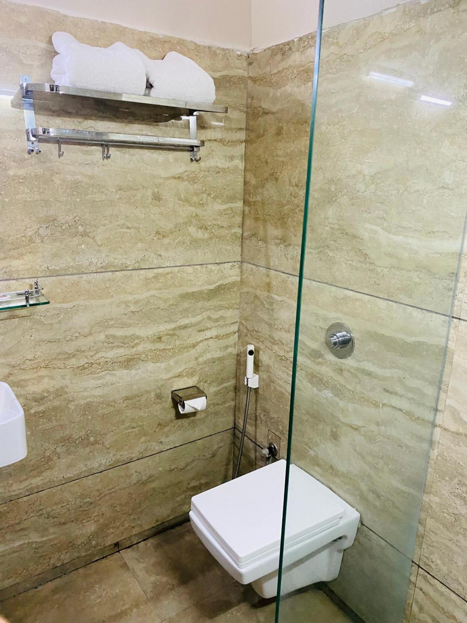 Mumbai House Luxury Apartments Santacruz East, Mumbai Ngoại thất bức ảnh