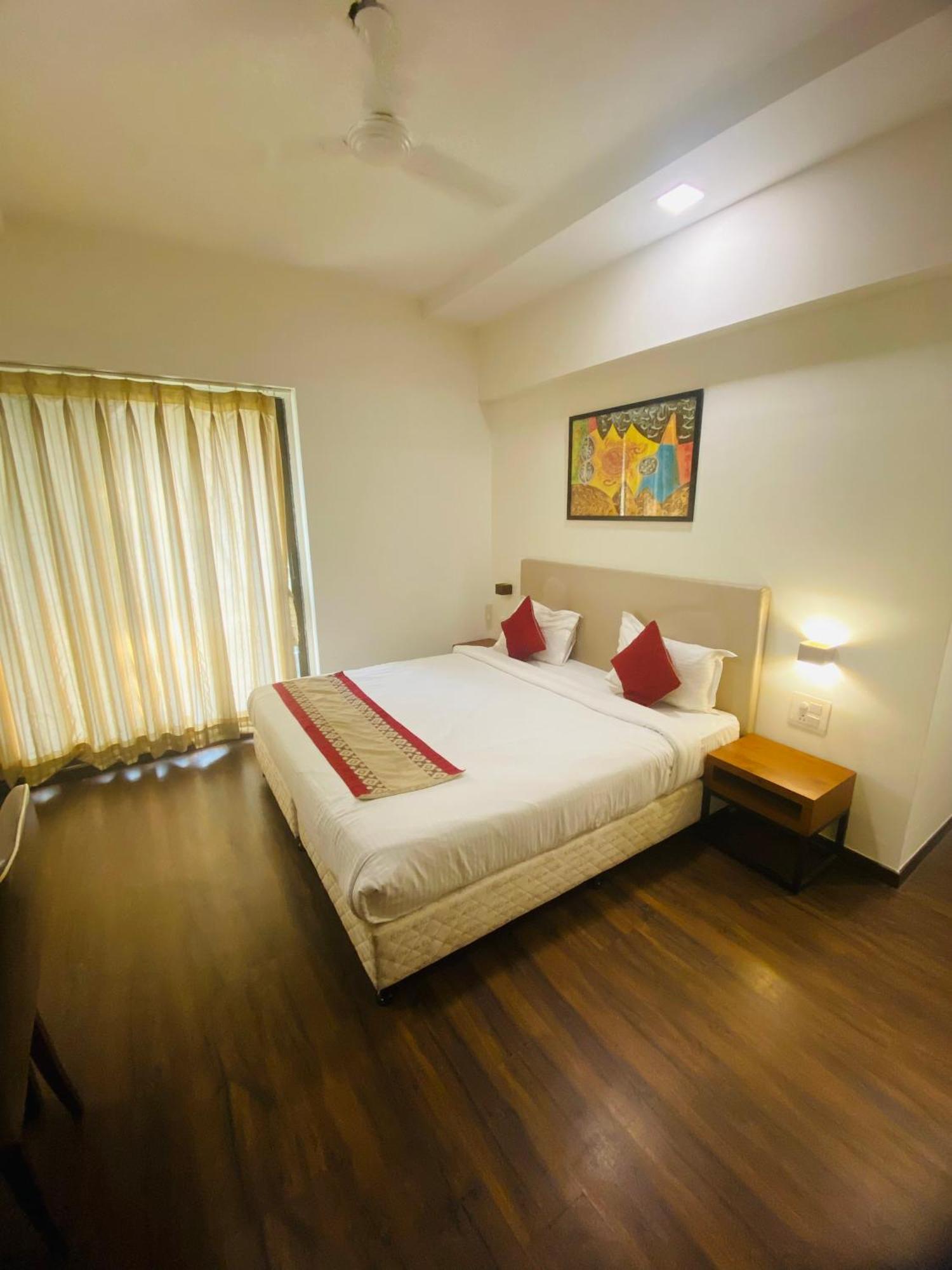 Mumbai House Luxury Apartments Santacruz East, Mumbai Ngoại thất bức ảnh