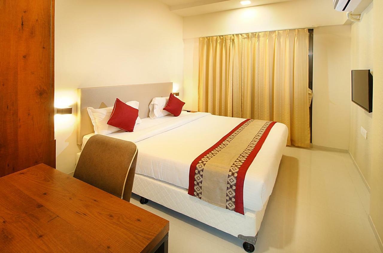 Mumbai House Luxury Apartments Santacruz East, Mumbai Ngoại thất bức ảnh